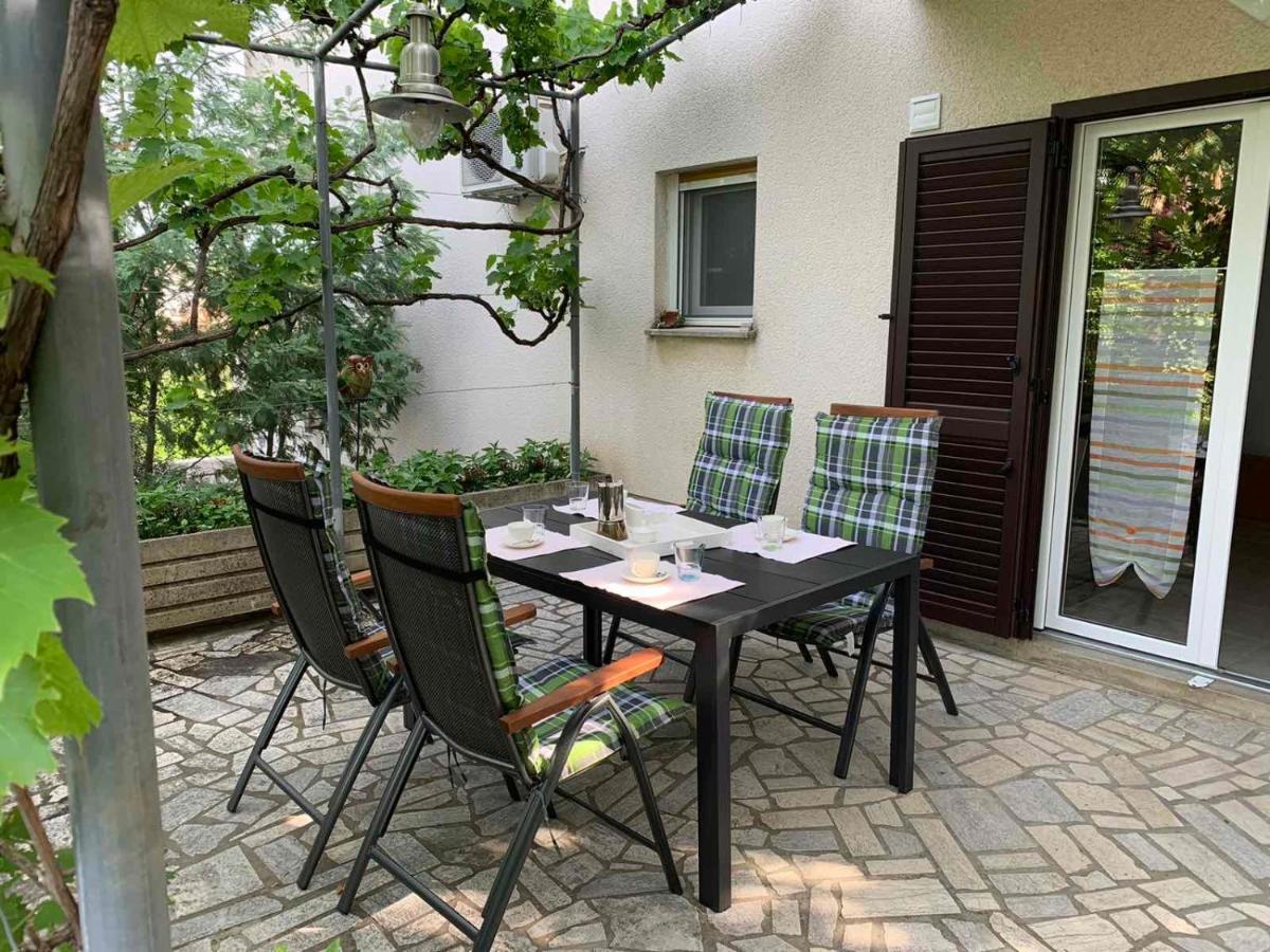 Ivanica And Mirela Apartment